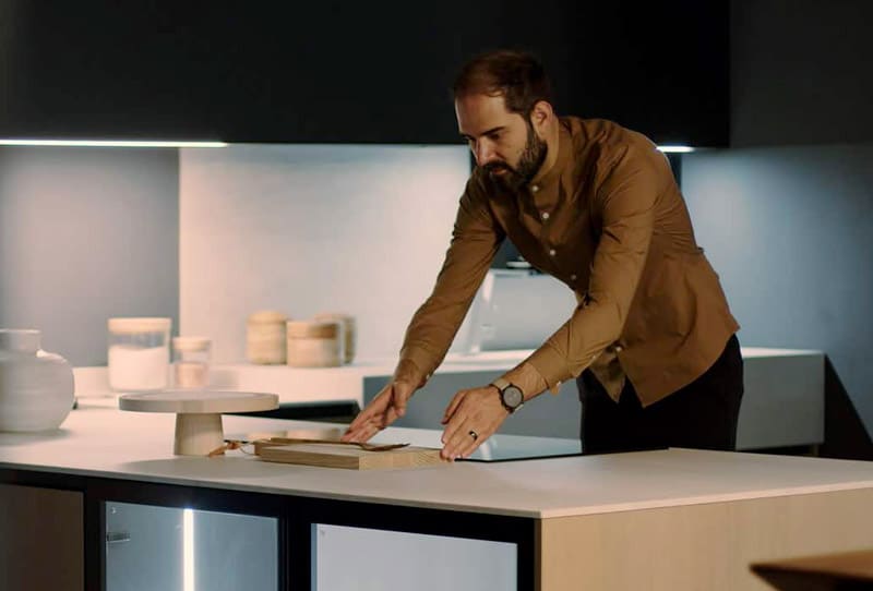 A showroom conceived as a place where people can explore hands-on the quality of Armony kitchen furniture.