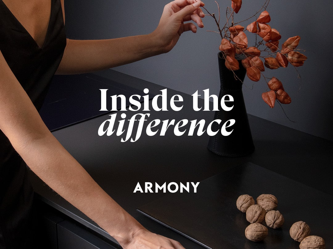 Inside the Difference est le nouveau catalogue qui raconte l'unicité d'Armony Cucine à travers la technique, l'élégance, l'espace, les matériaux et la valeur humaine.
